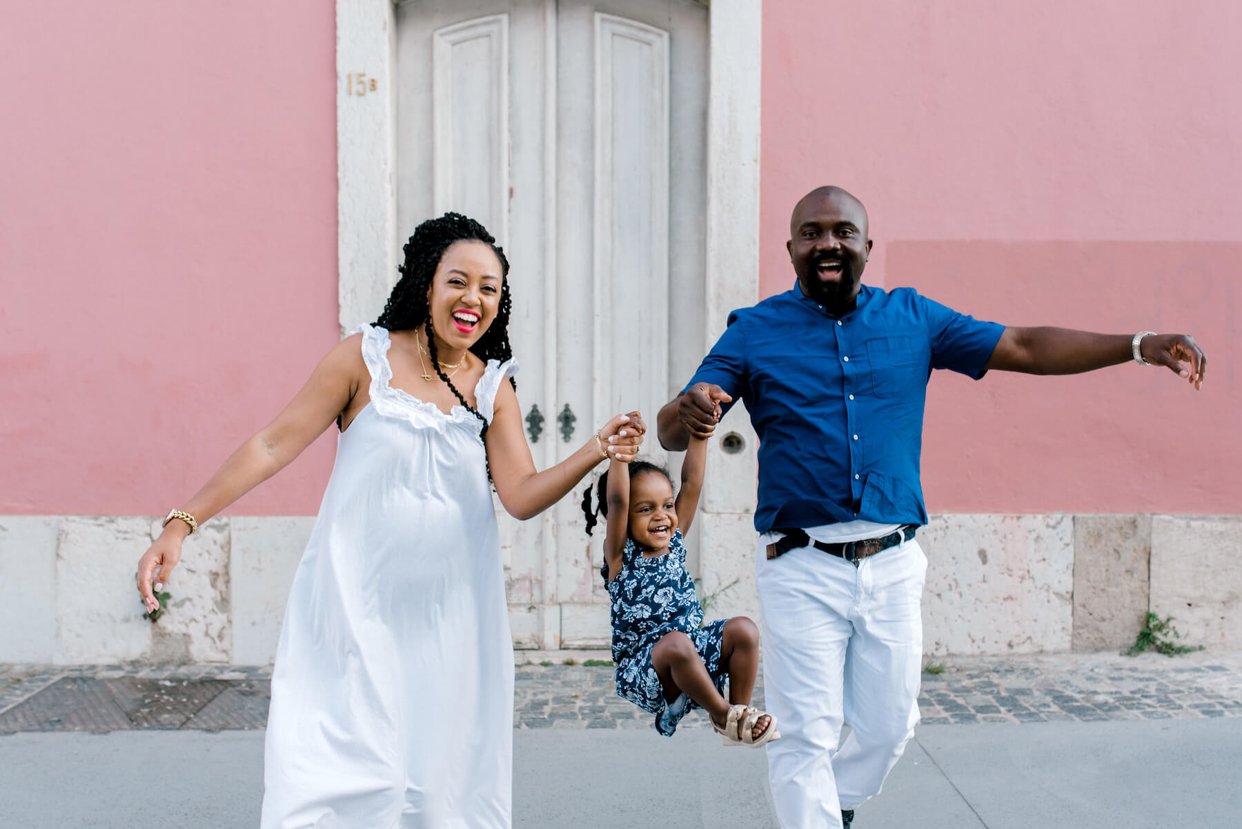 15 Couple Maternity Photoshoot Ideas, Poses, and Tips